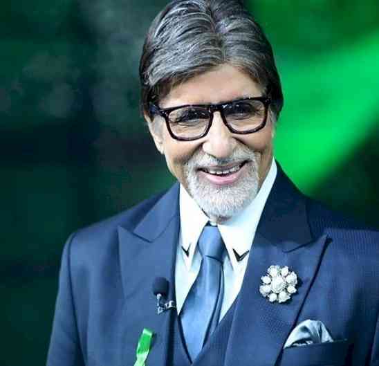 Big B on 'eerie' Diwali at 'Jalsa': 'Room full of family, each lost in their own world'