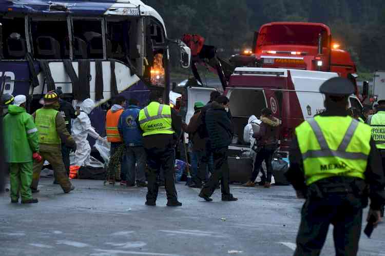 19 dead in Mexico road accident