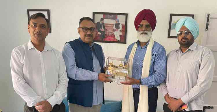 Dewan and Pallizhikki honor Charan Singh Gill, NRI from Fresno (US)