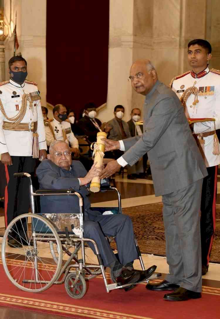 President Kovind presents 2021 Padma awards