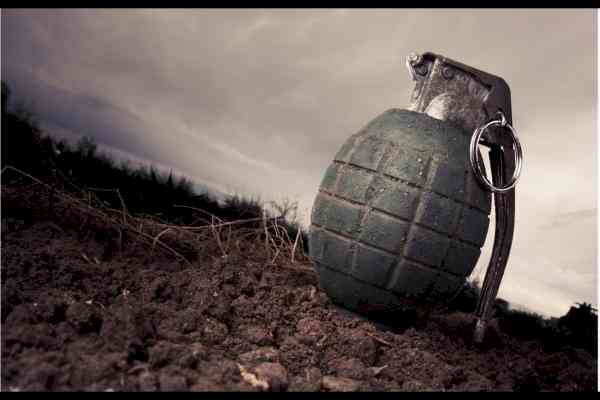 Civilian, policeman injured in Srinagar grenade attack