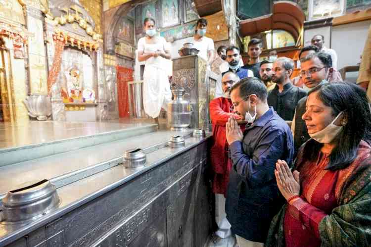 Kejriwal offers prayers at Salasar Temple in Rajasthan