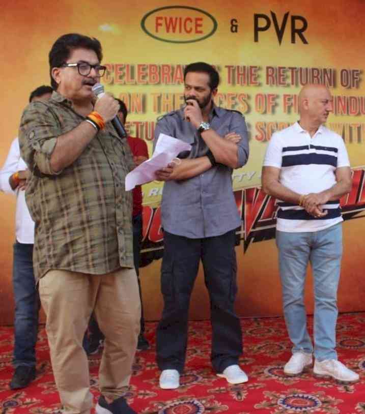 Film industry workers fete Rohit Shetty for 'Sooryavanshi' success