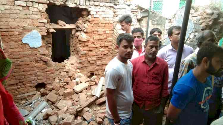 Four injured in powerful bomb blast in Patna