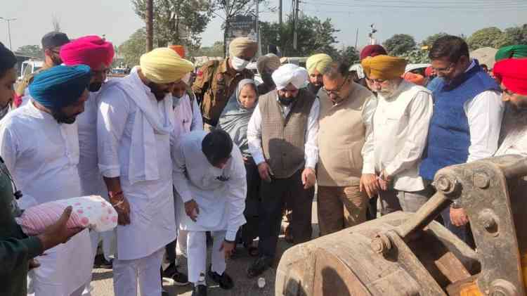 Ghanoli-Nalagarh road construction to be completed within time frame: Manish Tewari