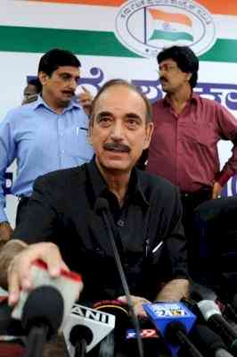 Crisis in J&K Cong as Azad loyalists resign