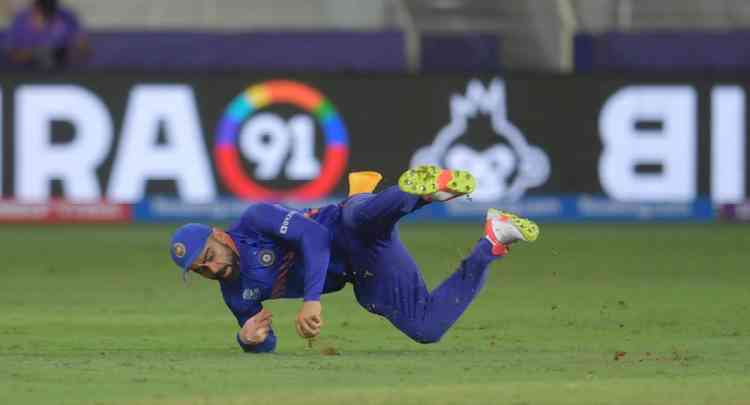 Virat Kohli meets 'Cool Cat' at training session