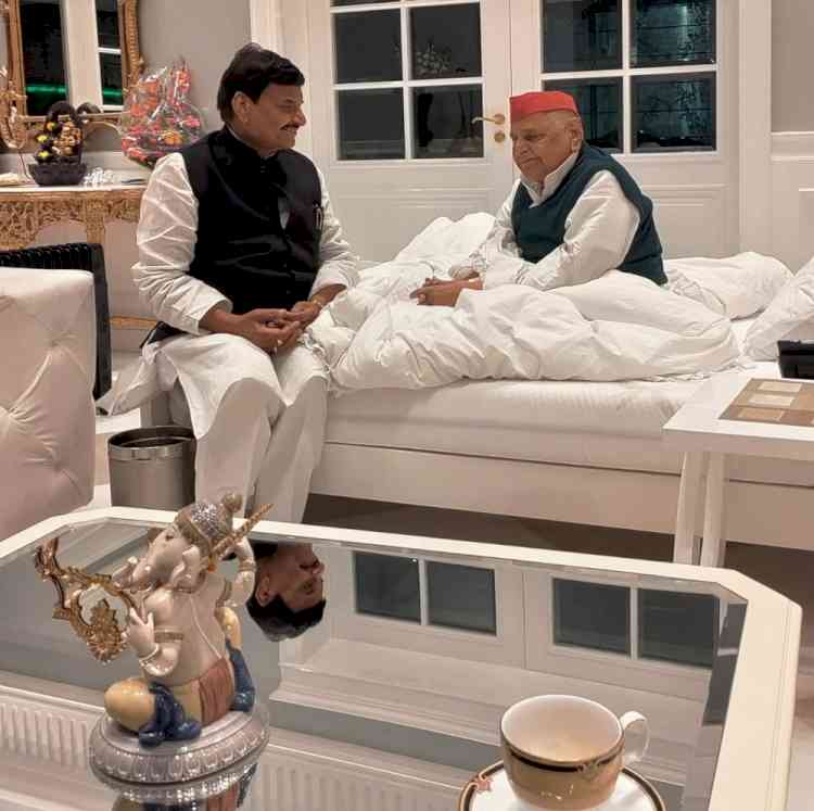 Shivpal gives Akhilesh a week's time to decide