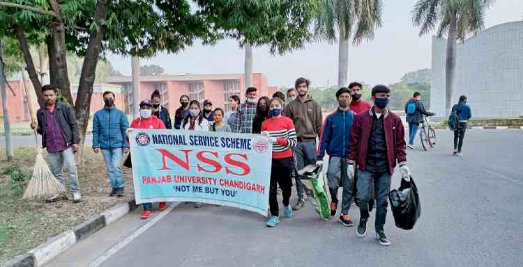 NSS cleanliness drive at Arts Block-III, PU