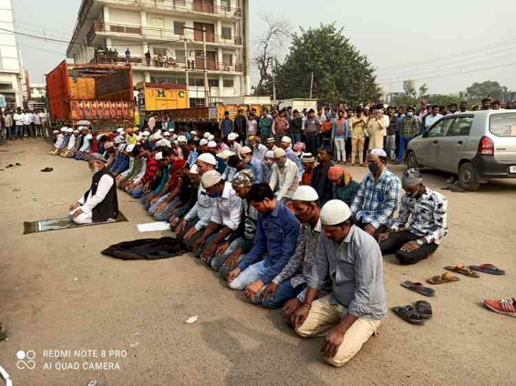 Friday Namaz offered at Gurugram ground amid 'disruptions'