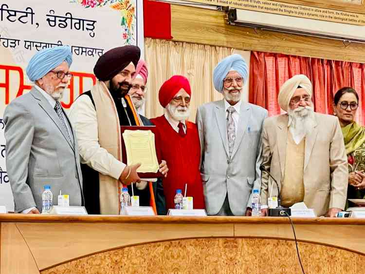 Prof Gurbhajan Singh Gill honored with Jathedar Gurcharan Singh Tohra Award by Sikh Educational Society in Chandigarh