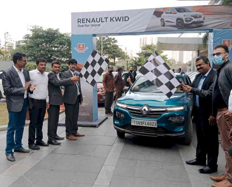 Renault Kwid crosses 4,00,000 sales milestone celebrates with ‘Mileage Rally’ in hyderabad