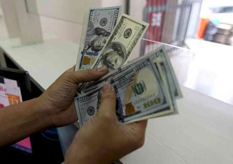 US dollar falls amid rising risk aversion