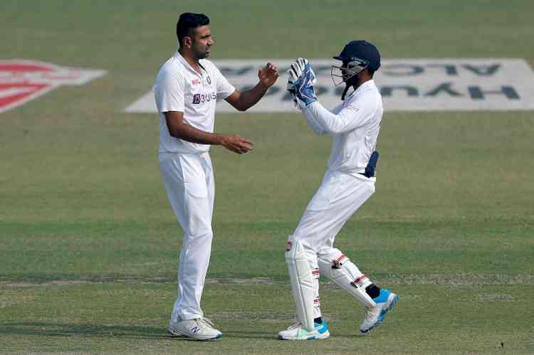 IND v NZ, First Test: India take out Young and Williamson to keep NZ at 197/2