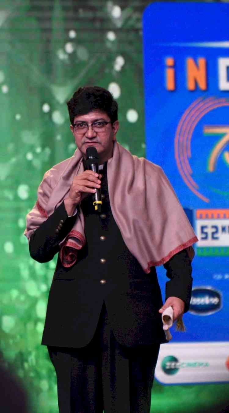 Prasoon Joshi honoured with 'Film Personality of the Year' award at 52nd IFFI