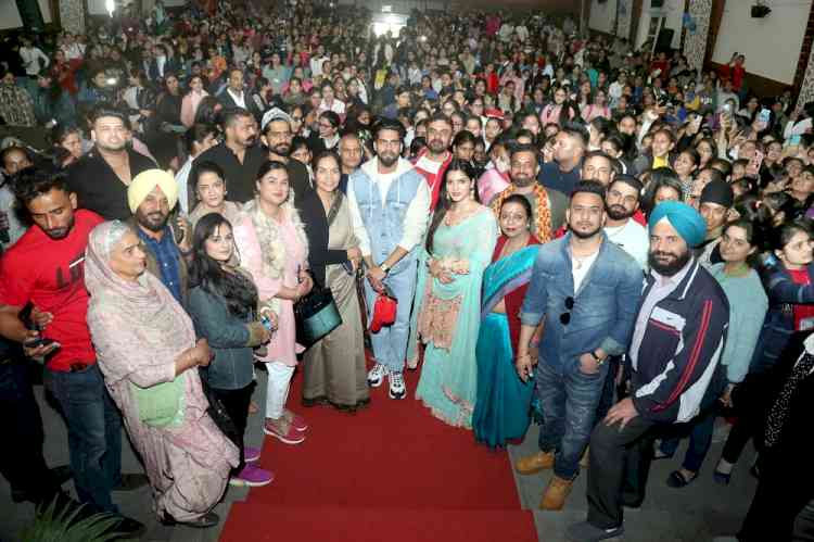 Star Cast of Punjabi Film “Kade Haan, Kade Naa” visited HMV