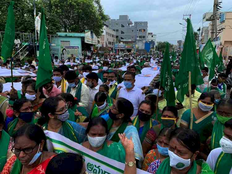 Tension during 'Mahapadyatra' by Amaravati farmers