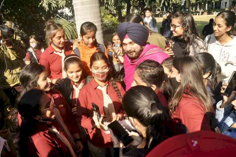 Pargat Singh and Navjot Singh Sidhu interact with KMV students