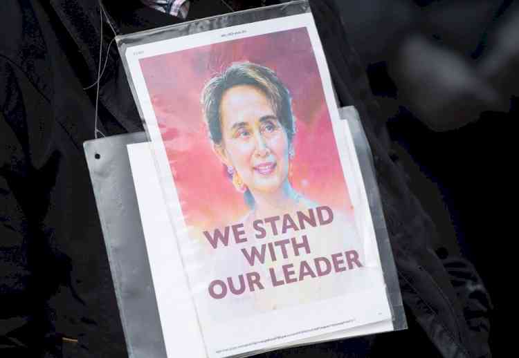 Suu Kyi sentenced to 4 yrs in jail