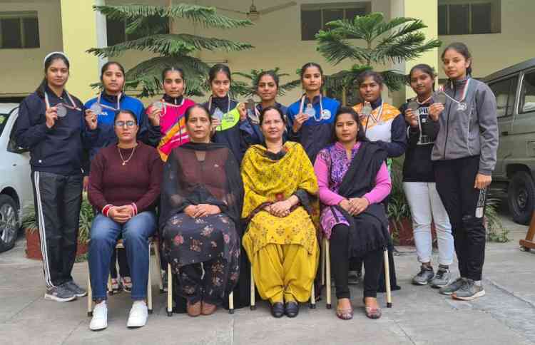 Volleyball team of RGC wins bronze medal