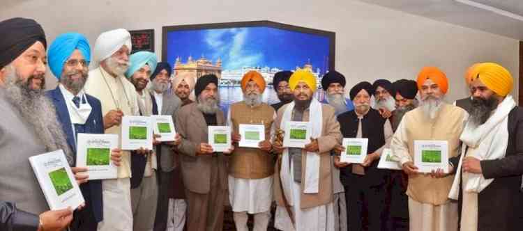 ‘Patte Patte Likhi Ibarat’-A Coffee Table Book released by Jathedar Sri Akaal Takhat Sahib