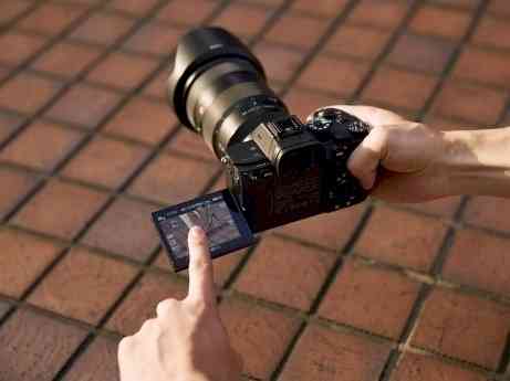 Sony suspends orders of vlogging camera amid chip shortage