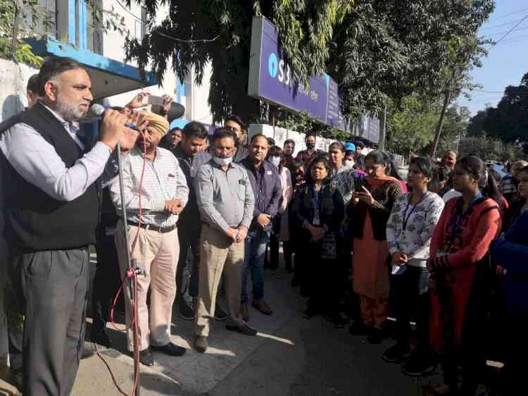 Nationwide bank strike on Dec 16-17 against proposed privatization of public sector banks