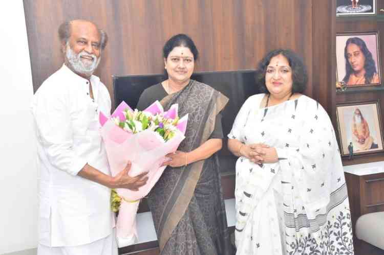 Sasikala calls on Rajinikanth at his Poes Garden residence