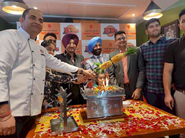 Renowned Singer Inderjit Nikku opens Absolute Barbecue’s first ‘Wish Grill’ restaurant at Jalandhar 