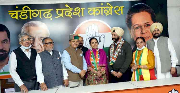 AAP leaders, workers join Congress