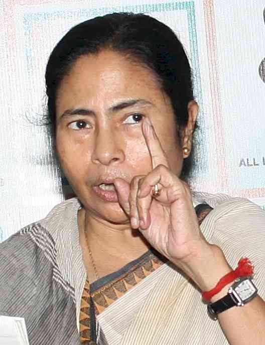 Congress 'forming relationship' with BJP: Mamata