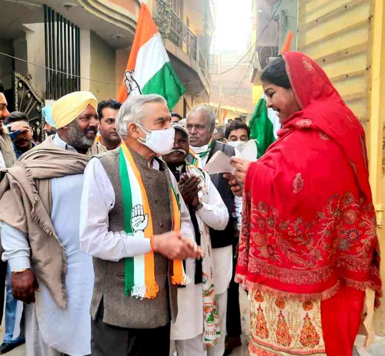 Pawan Bansal campaigns for Sumit Chawla