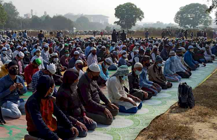 Defying Khattar, namaz offered in open in Gurugram