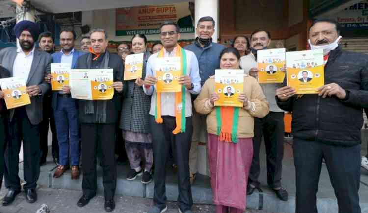 Former Chandigarh State BJP President Sanjay Tandon releases manifesto of BJP's Ward No 11 candidate Anup Gupta 