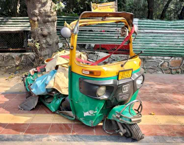 Four die as truck overturns on auto near Delhi's IGI stadium