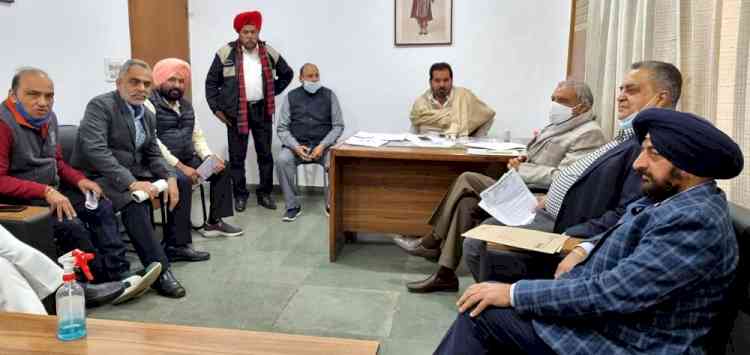 Chandigarh Beopar Mandal submits demands memo to Congress