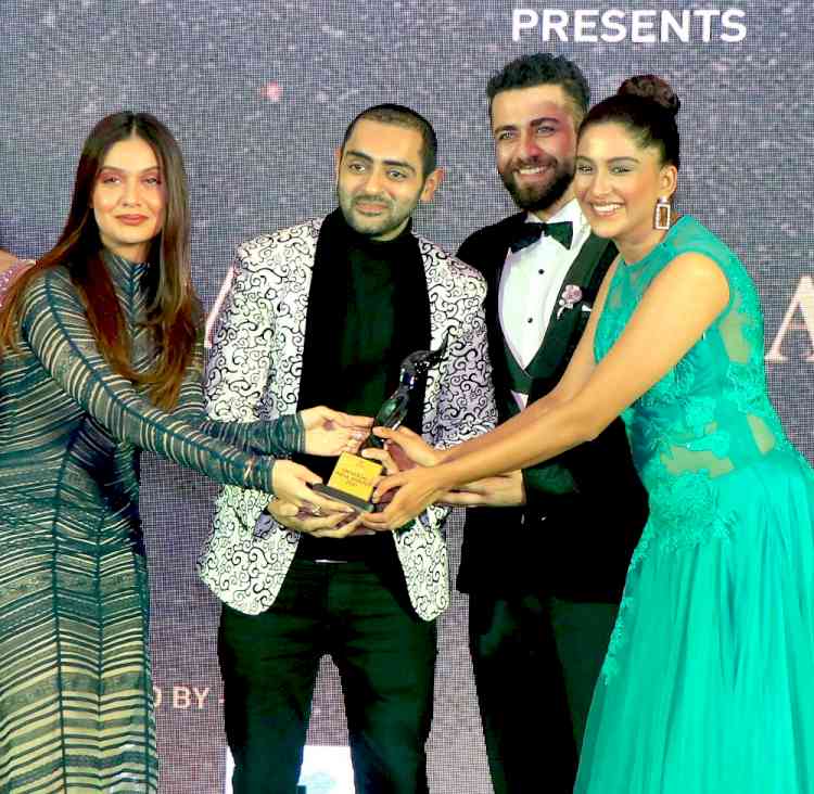 Karan Singh Chhabra wins Best Host of the Year Award