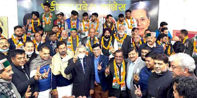 Former BJP Himachal Cell President joins Congress