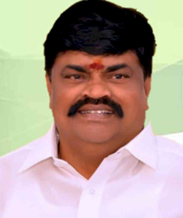 Former TN Minister Rajenthra Bhalaji on the run in job racket case