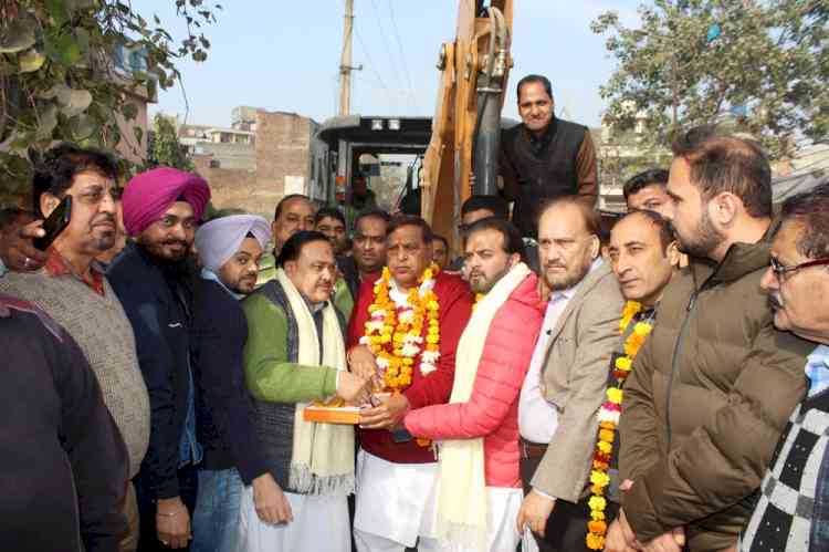 MLA Surinder Dawar inaugurates project of covering Nullah in ward no 56 and 57