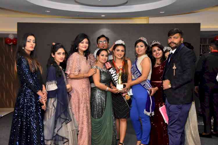 Sana Gill Miss and Savita Dhawan declared winner at Mrs India Glamor of the Queen