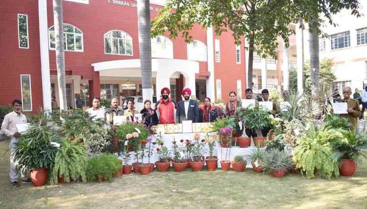 Lyallpur Khalsa College wins university flower show