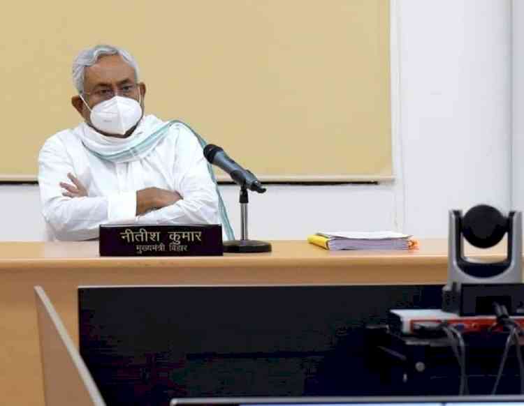 Nitish Kumar slams Manjhi for comments on liquor ban