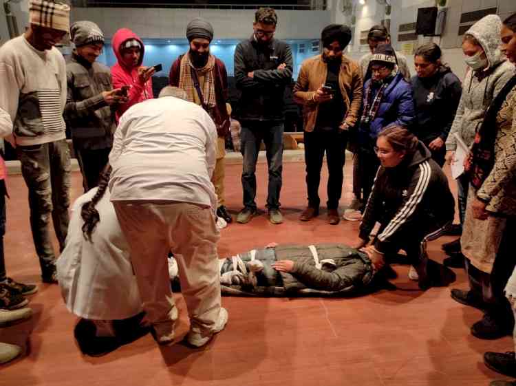 NSS volunteers of Lyallpur Khalsa College take first aid training