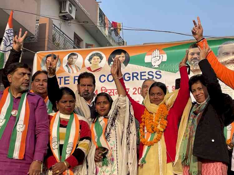 Kumari Selja campaigns for Cong candidate Sonia