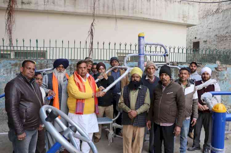 MLA Surinder Kumar Dawar inaugurates two open air gyms in ward no. 52 - motivates youths to remain be fit for nation building