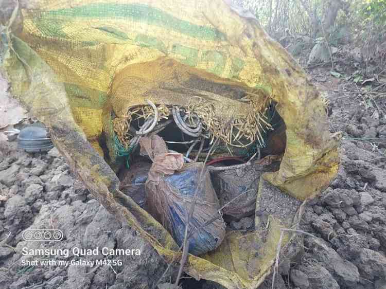 Maoists' plan to kill cops foiled in J'khand's Latehar, 25 bombs recovered
