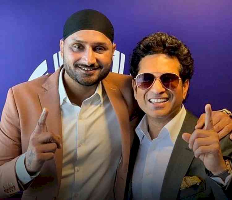 Tendulkar leads cricket fraternity in wishing Harbhajan on his retirement