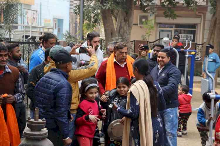 Surinder Dawar inaugurates three open gyms in parks of ward number 57