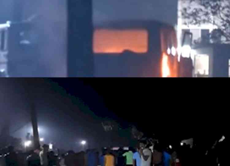 5 policemen injured, vehicles burnt as workers' clash in Kerala
